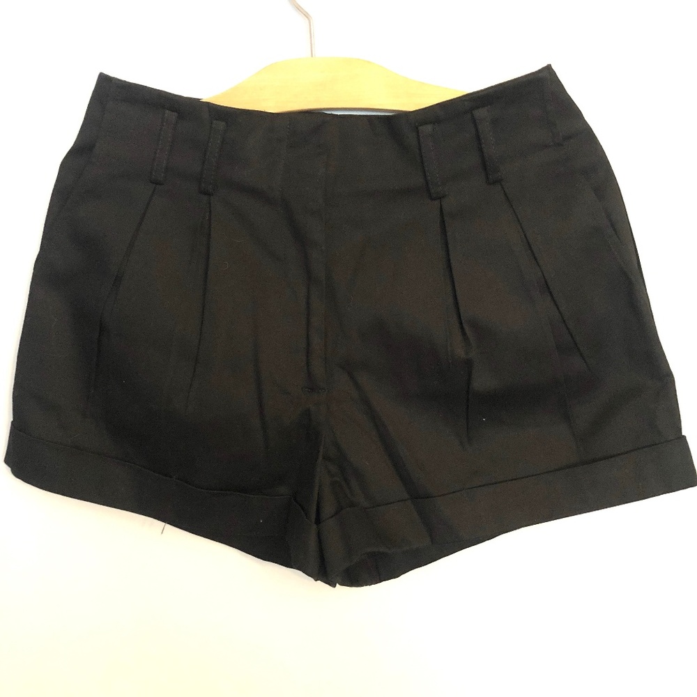 Romeo & Juliet Couture Black Pleated Shorts